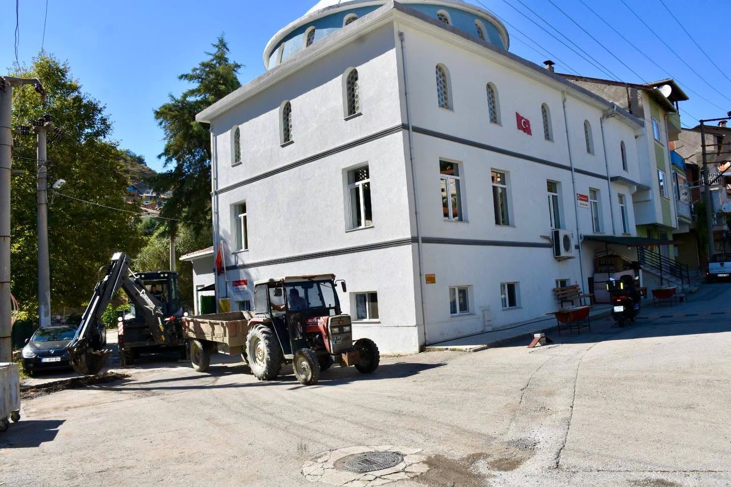 Altyapı kazılarından zarar gören asfalt yollarda onarım — fotoğraf 4