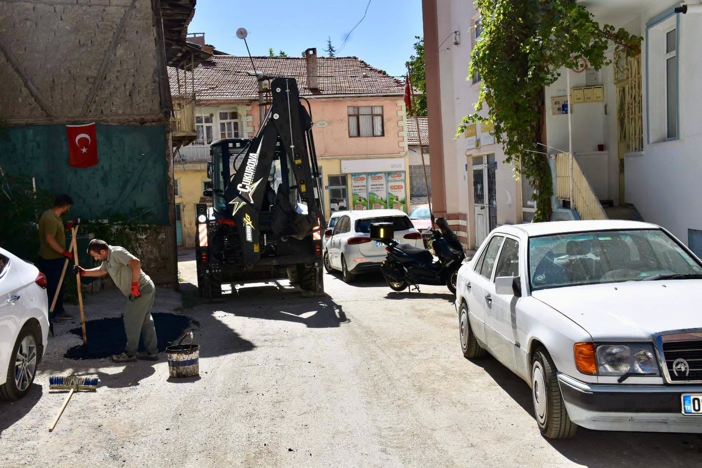 Altyapı kazılarından zarar gören asfalt yollarda onarım — fotoğraf 6