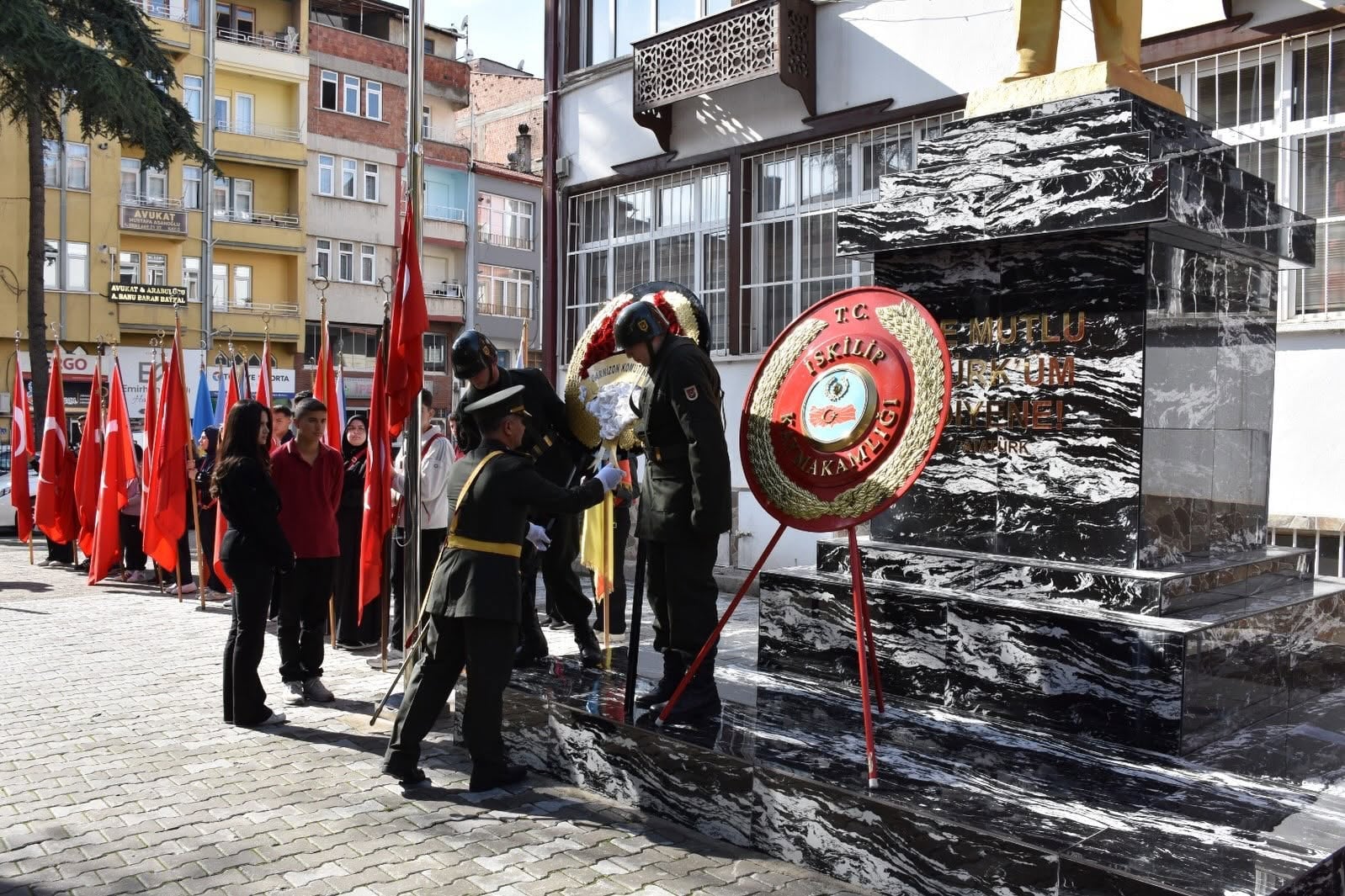 29 ekim cumhuriyet bayramı kutlamaları çelenk sunma töreniyle başladı — fotoğraf 3