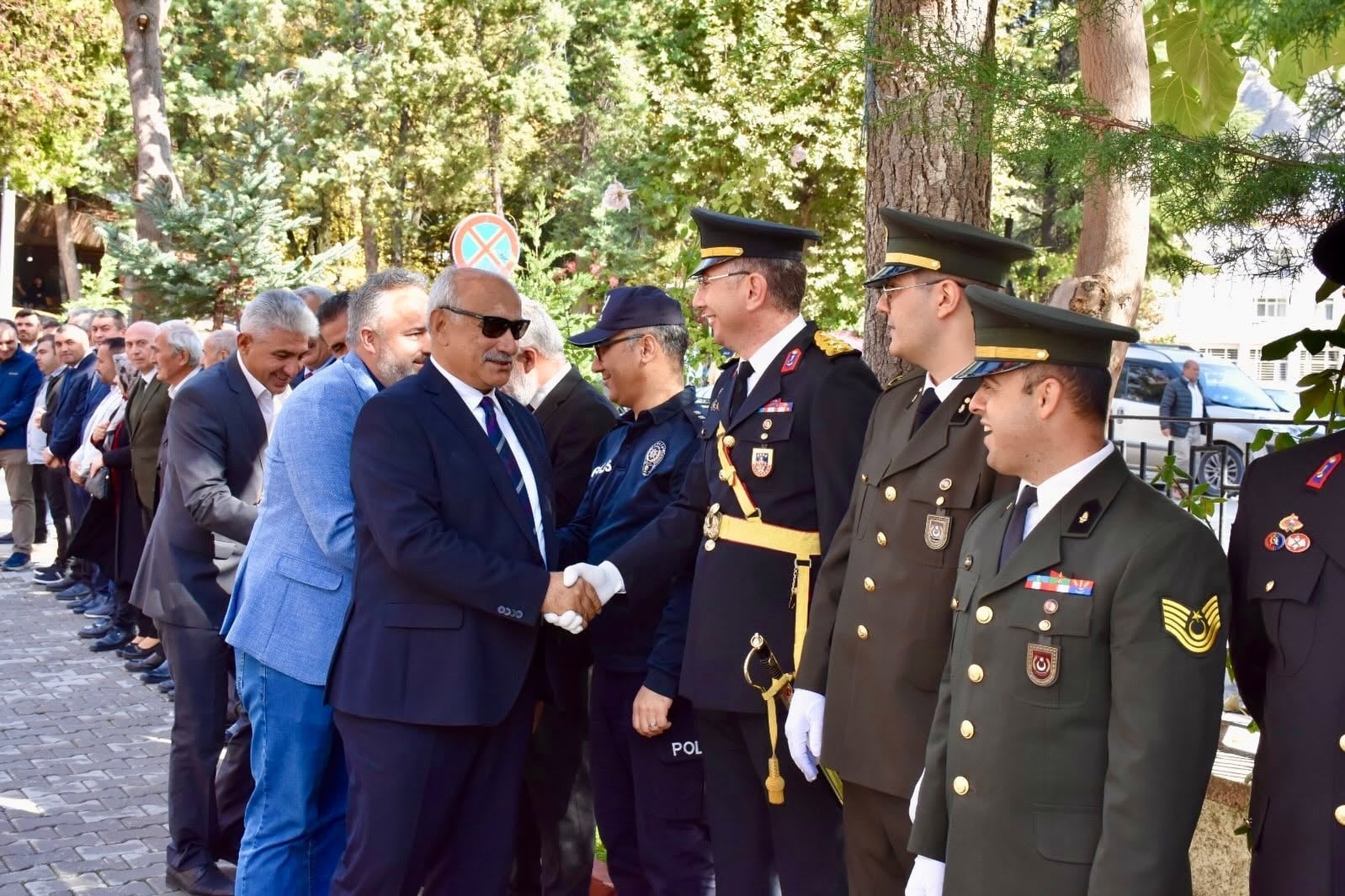 29 ekim cumhuriyet bayramı kutlamaları çelenk sunma töreniyle başladı — fotoğraf 6