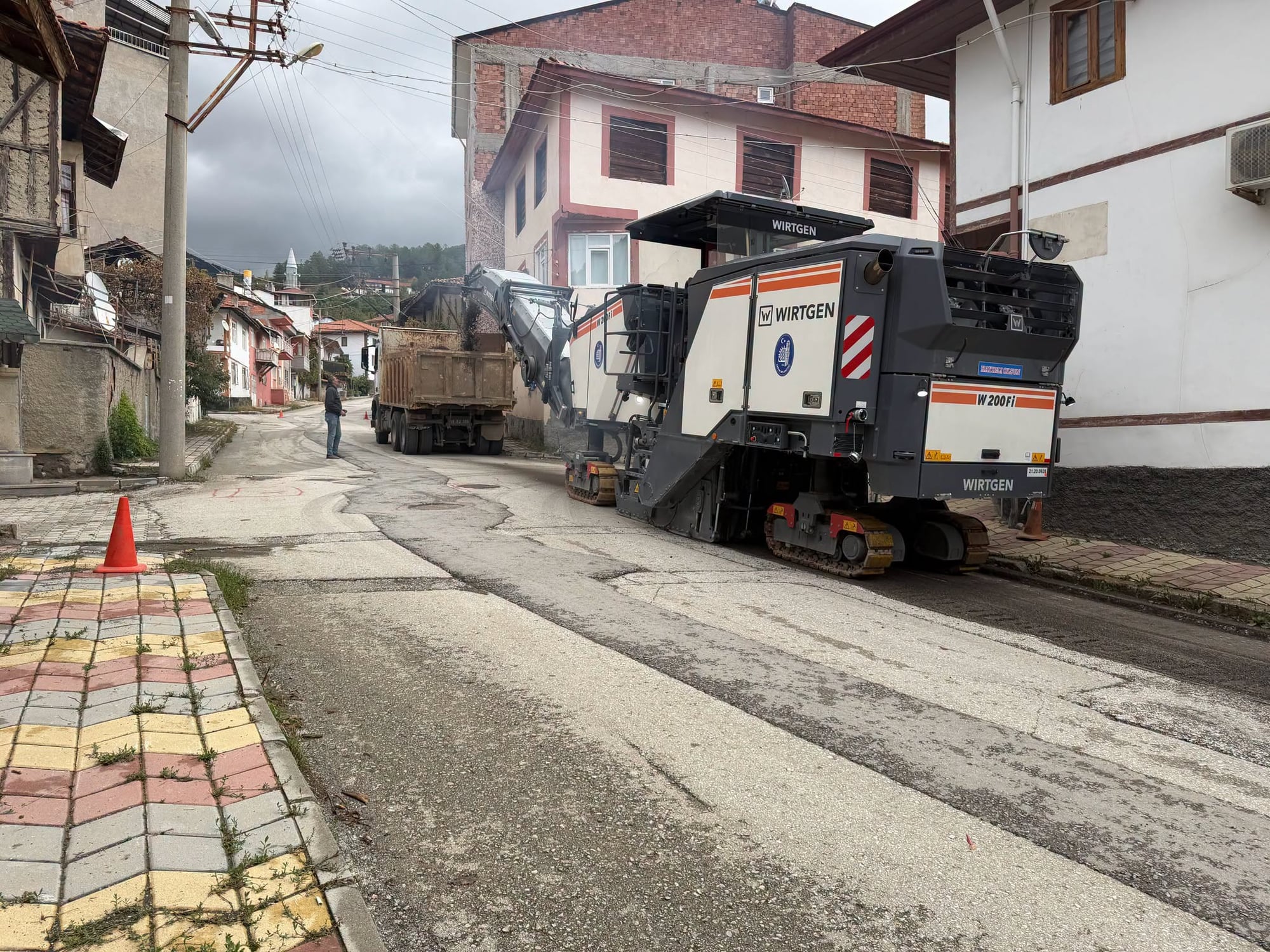 Asfalt yenileme çalışmaları başladı — fotoğraf 2
