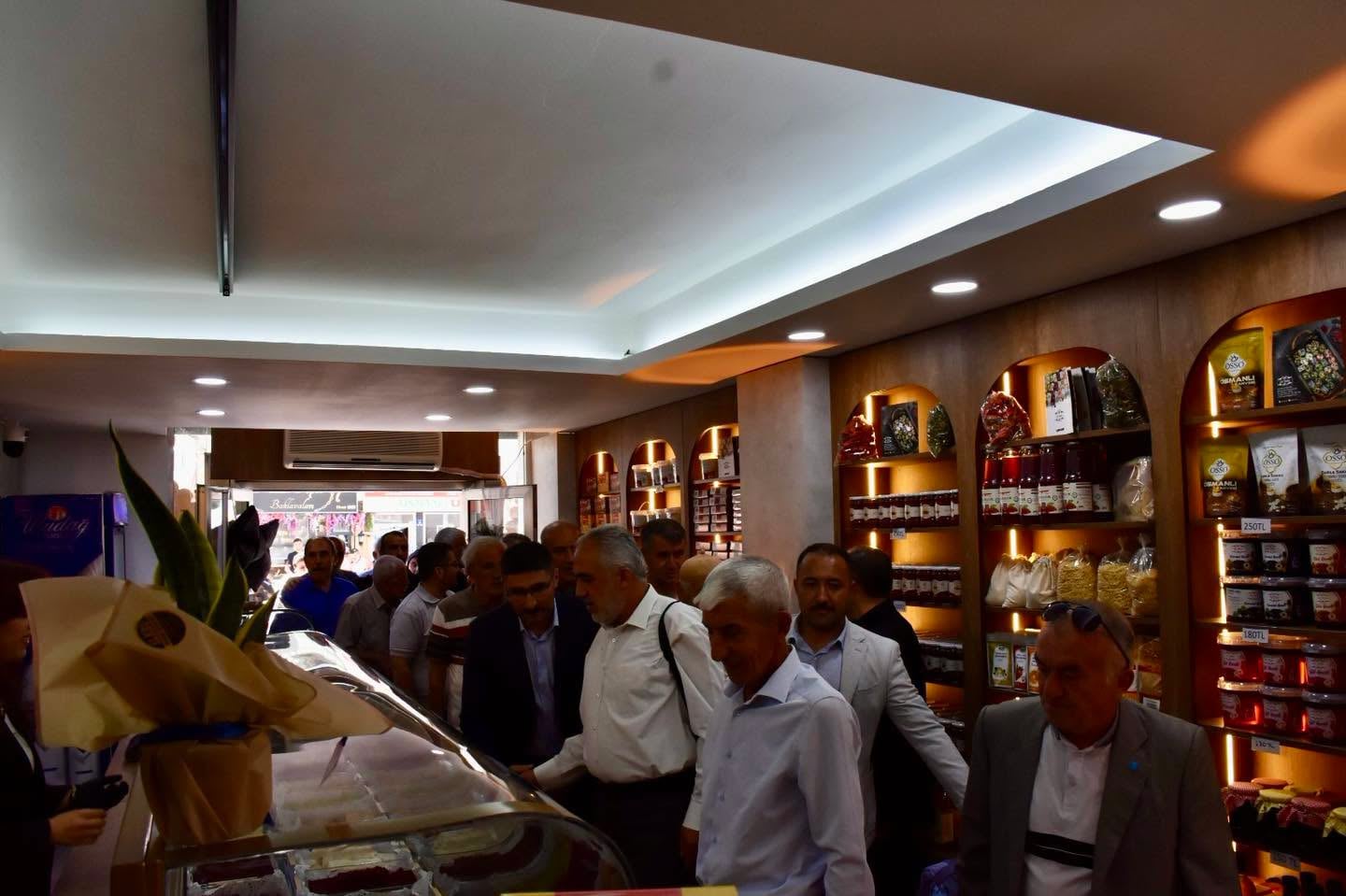 Gül Baba Şekerleme, Dr. Devlet Bahçeli Caddesi'nde mağaza açtı — fotoğraf 3