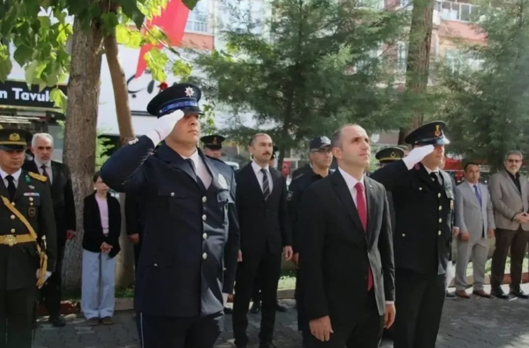 29 Ekim Cumhuriyet Bayramı Çelenk Sunma Töreni Gerçekleştirildi — fotoğraf 4