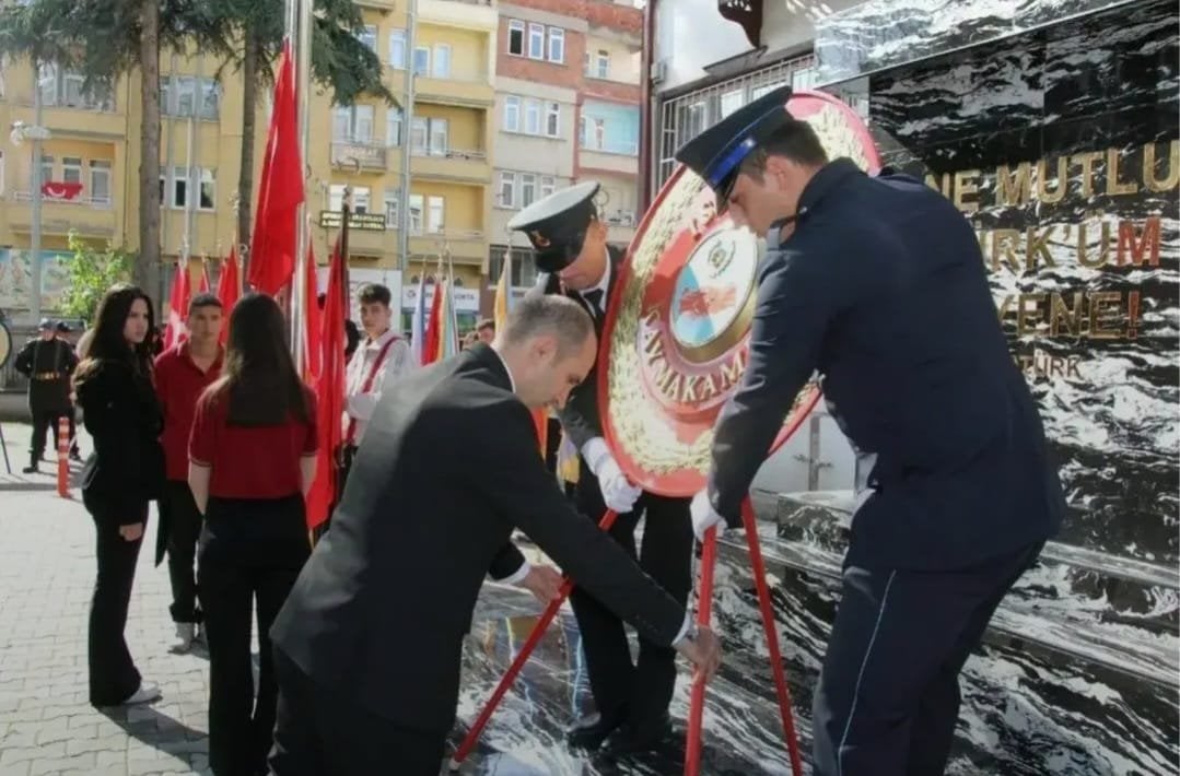 29 Ekim Cumhuriyet Bayramı Çelenk Sunma Töreni Gerçekleştirildi — fotoğraf 5
