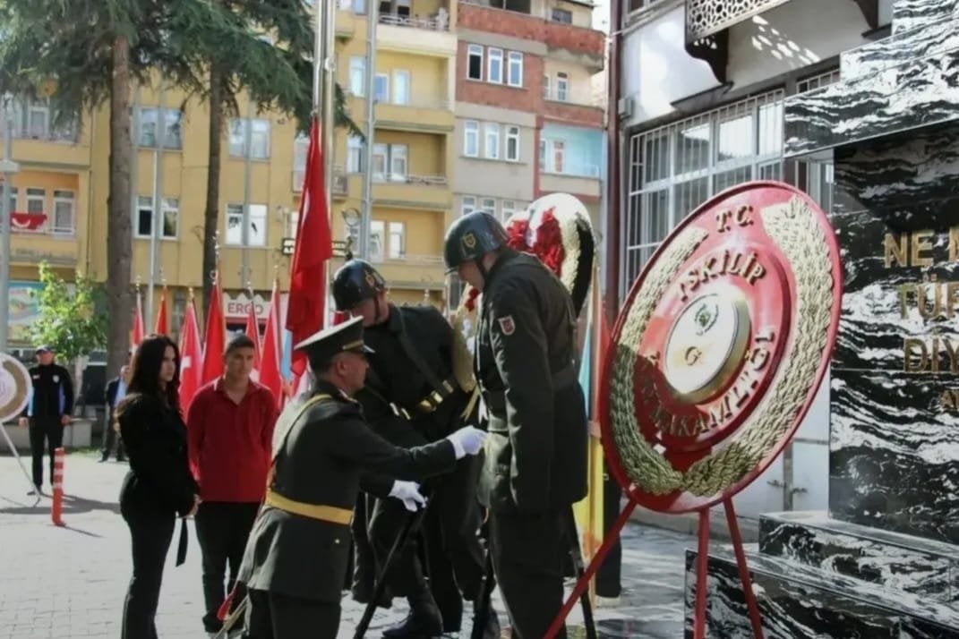 29 Ekim Cumhuriyet Bayramı Çelenk Sunma Töreni Gerçekleştirildi — fotoğraf 6