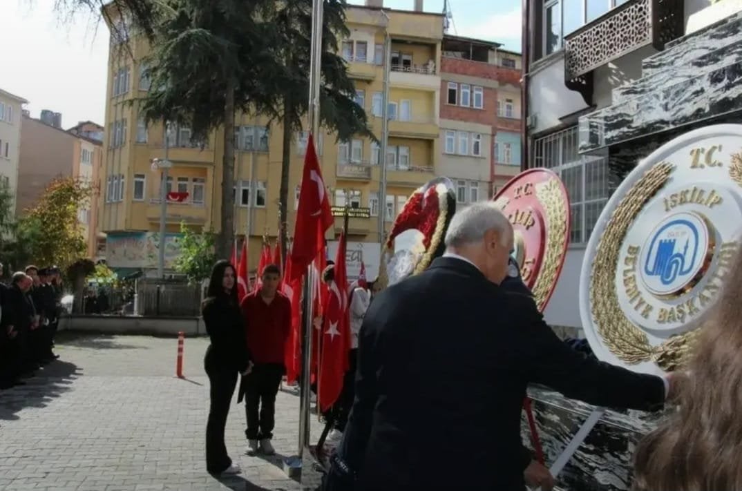 29 Ekim Cumhuriyet Bayramı Çelenk Sunma Töreni Gerçekleştirildi — fotoğraf 7