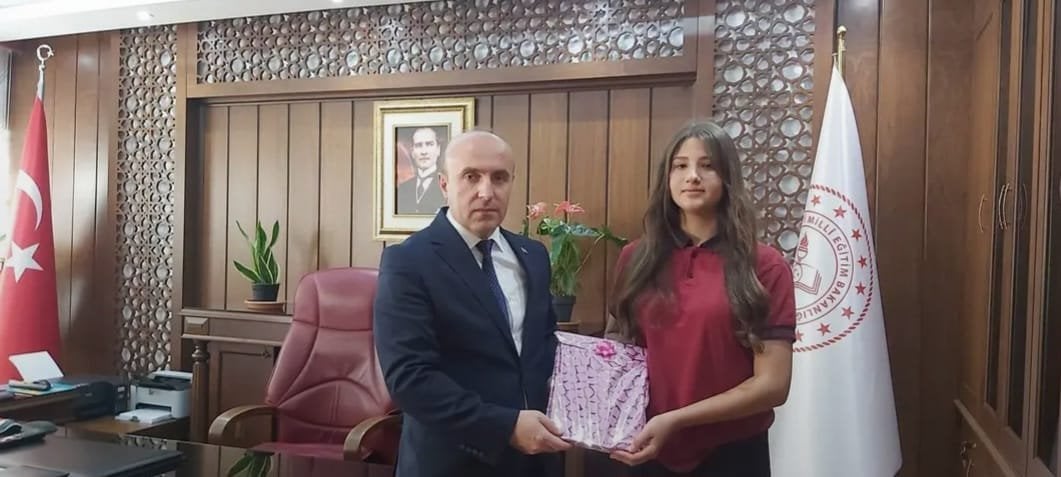 İl Birincisi Genç Kızlar Dart Takımından İlçe Milli Eğitim Müdürü Süleyman GÖKOĞLU'na Ziyaret — fotoğraf 4