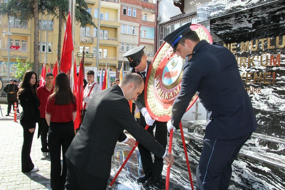 29 Ekim Cumhuriyet Bayramı Kutlama Programı kapsamında Çelenk Sunma Töreni Düzenlendi — fotoğraf 2