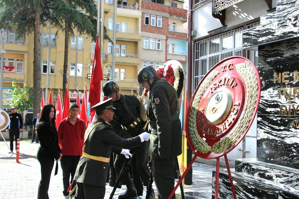 29 Ekim Cumhuriyet Bayramı Kutlama Programı kapsamında Çelenk Sunma Töreni Düzenlendi — fotoğraf 4