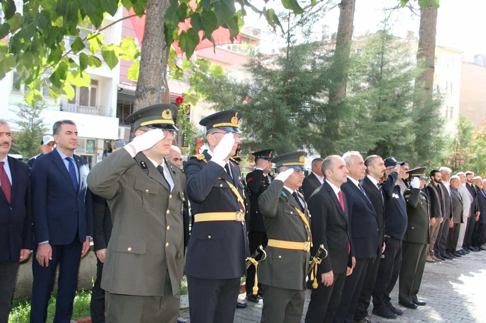 29 Ekim Cumhuriyet Bayramı Kutlama Programı kapsamında Çelenk Sunma Töreni Düzenlendi — fotoğraf 6