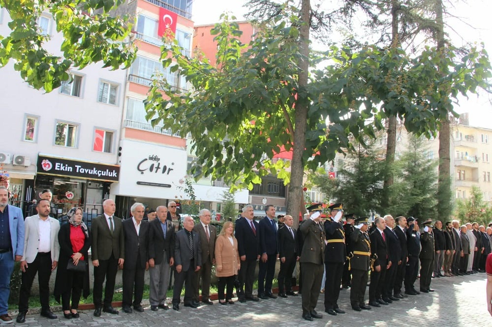 29 Ekim Cumhuriyet Bayramı Kutlama Programı kapsamında Çelenk Sunma Töreni Düzenlendi — fotoğraf 7