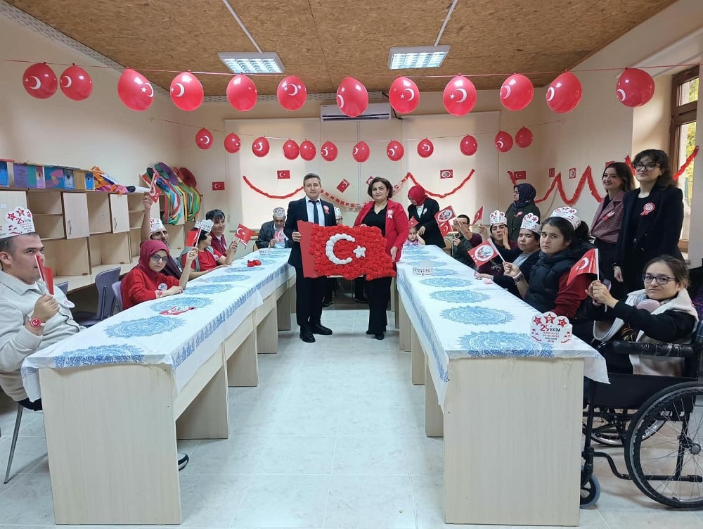İskilip Kaymakamlığı Proje Ekibi Koordinesinde, Özel Gereksinimli Bireylere Yönelik “29 Ekim Cumhuriyet Bayramı” Etkinliği Düzenlendi — fotoğraf 2