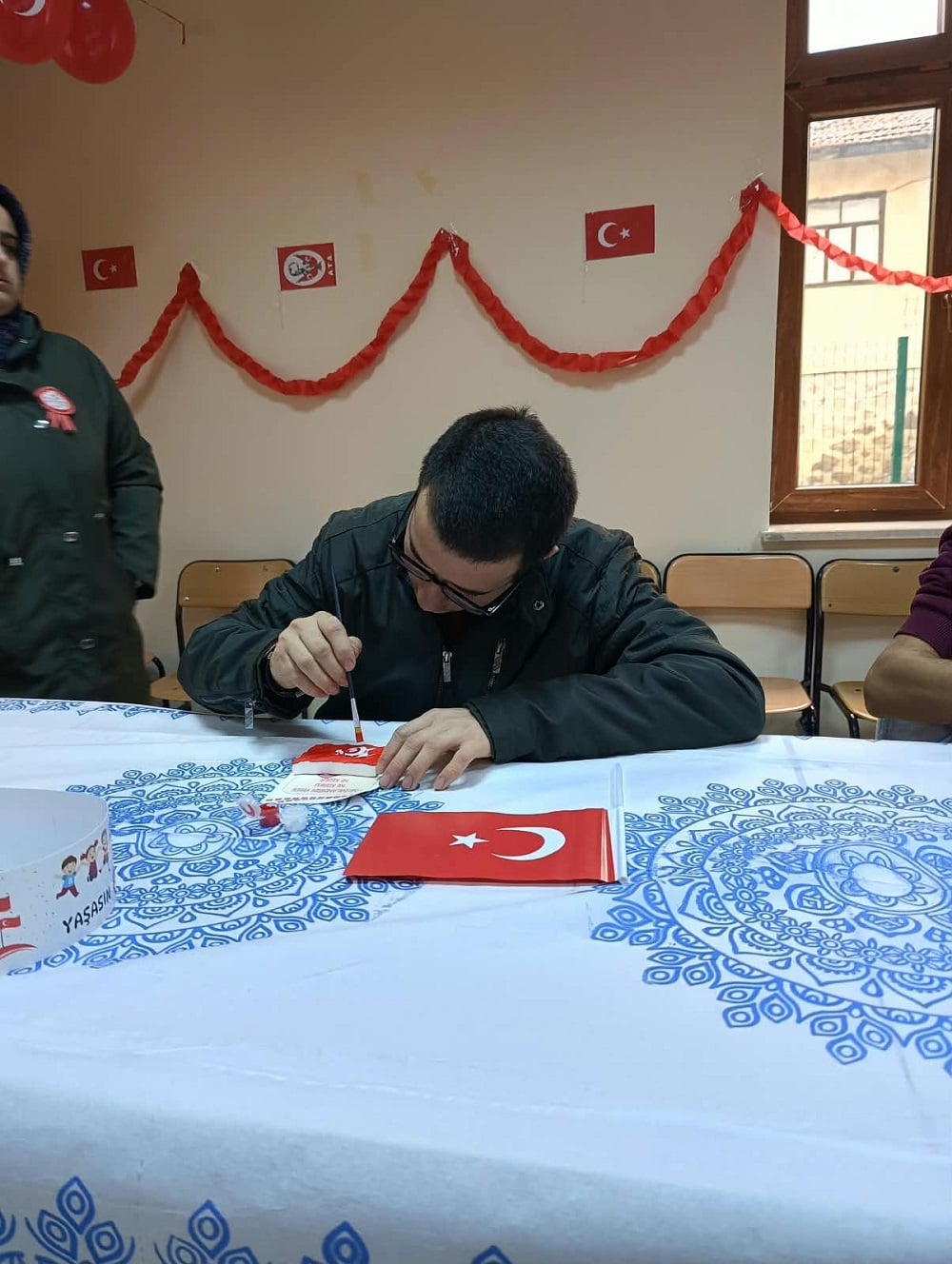 İskilip Kaymakamlığı Proje Ekibi Koordinesinde, Özel Gereksinimli Bireylere Yönelik “29 Ekim Cumhuriyet Bayramı” Etkinliği Düzenlendi — fotoğraf 5