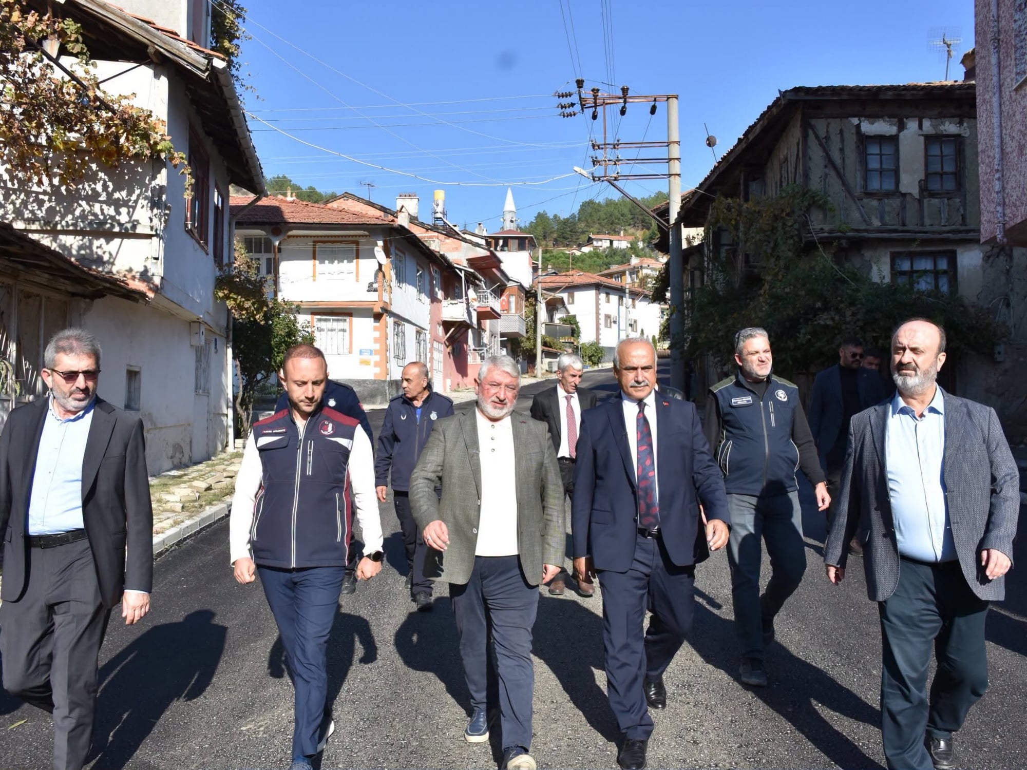 İskilip'te yollar yenilendi: yaklaşık 2 bin ton sıcak asfalt serildi — fotoğraf 2